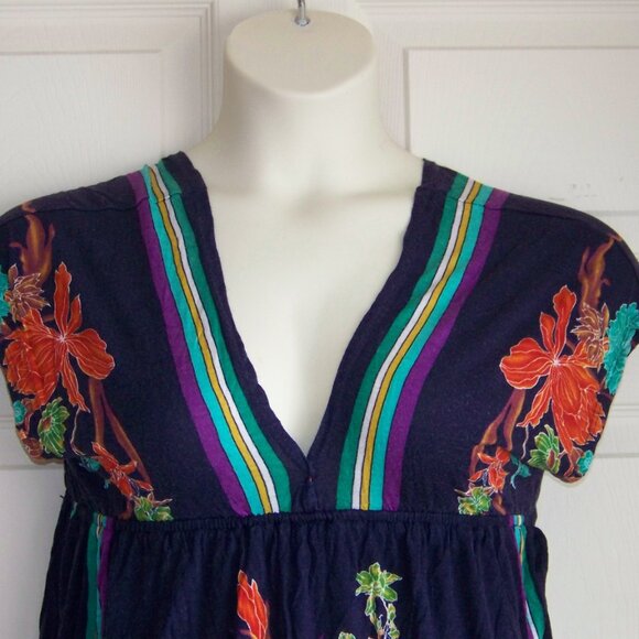 {one clothing} Deep V-neck sleeveless dress - Picture 2 of 6